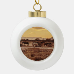 Wilde paarden keramische bal ornament