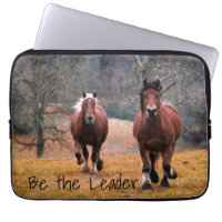 Wilde paarden Racing in Bossen