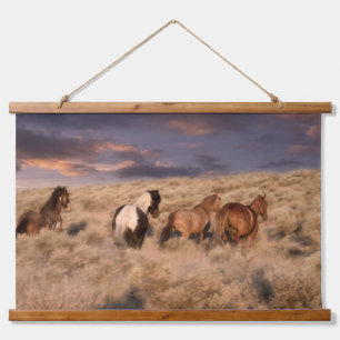 Wilde paarden rennen hangend wandkleed