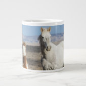 Wilde paarden thuis in het Sandwash-bekken Extra Grote Beker (Voorkant)