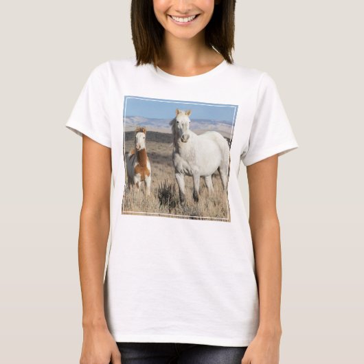 Wilde paarden thuis in het Sandwash-bekken T-shirt (Voorkant)