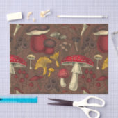 Wilde paddenstoelen op bruin tissuepapier (Craft)