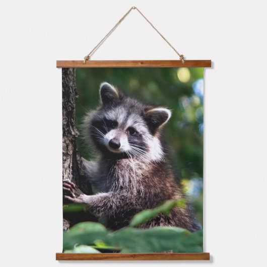 Wilde Raccoon op het bos Hangend Wandkleed (Voorkant)
