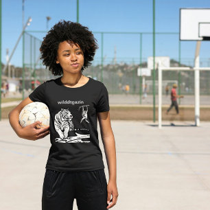Wilde tijger staren op prooi vrouwen t-shirt