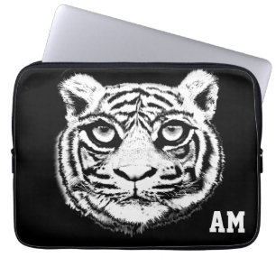 Wilde tijgergezicht op zwarte monogram gelakte lap laptop sleeve
