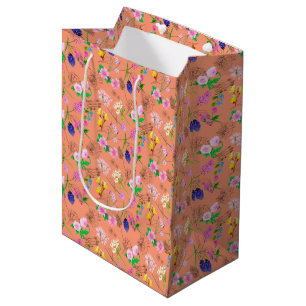 Wilde waterverf bloemen op oranje medium cadeauzakje