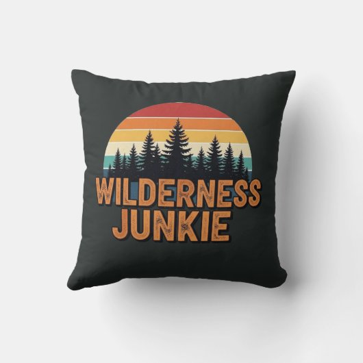 Wilderness junkie retro design kussen (Achterkant)