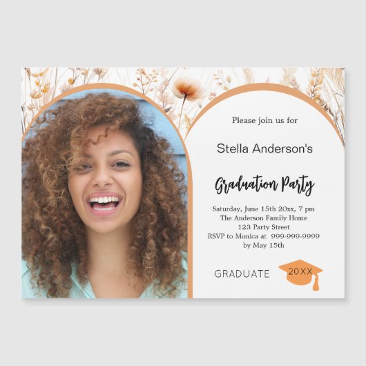 Wildflowers beige fotoboog afstuderen 2025 magnetische uitnodiging (Voorkant)