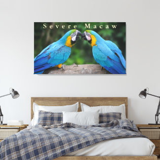 Wildlife Ernstige Macaw Zittend op een Tak Canvas Afdruk