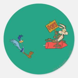 WILE E. COYOTE™ en ROAD RUNNER™ ACME Rocket Ronde Sticker