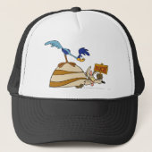WILE E. COYOTE™ en ROAD RUNNER™ Boulder Trucker Pet (Voorkant)