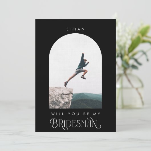 Will you be my Bridesman Minimal Photo Black Arch Kaart (Staand voorkant)