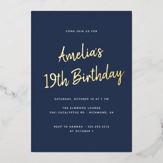 Willekeurige leeftijd | Navy Blauw en Goud Script  Folie Uitnodiging (Voorkant)