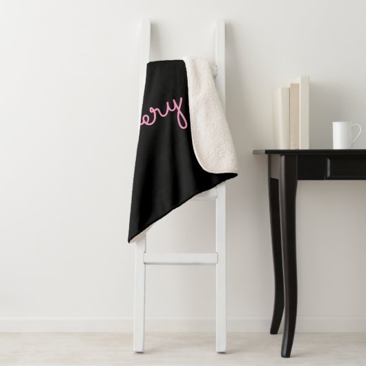 Willekeurige naam | Cool Editable Pink Script op z Sherpa Deken (In situ)