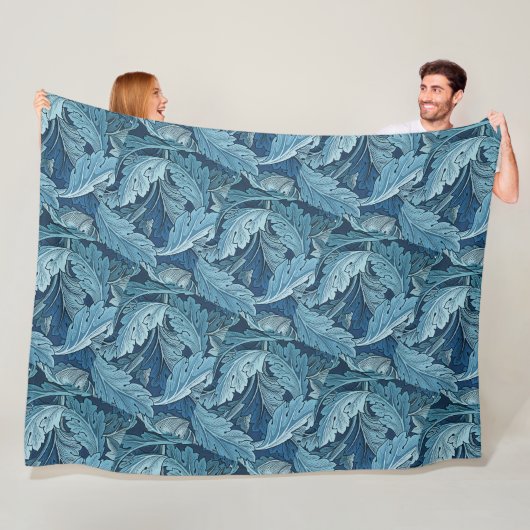 William Morris  Acanthus Blauw Fleece Deken (In situ)