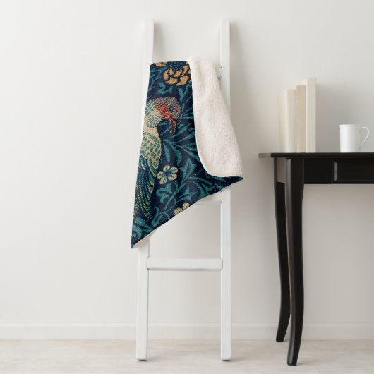 William Morris Blue Birds Pattern Sherpa Deken (In situ)