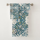 William Morris  Blue Floral Collage Art Bat Bad Handdoek (Insitu)