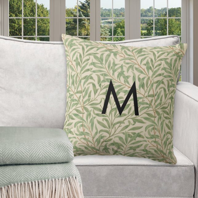William Morris Willow Bough Pattern Monogram Kussen (A monogrammed throw pillow with William Morris 'Willow Bough' leaves and branches pattern)