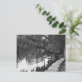 Willow overhandigt de rivier briefkaart (Staand voorkant)