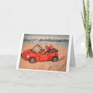 Windhond in rode cabriolet op het strand kaart