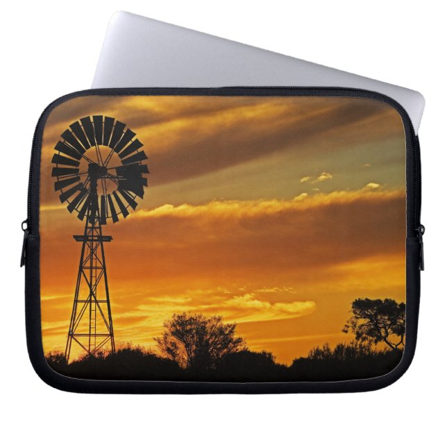 Windmill en Sunset, William Creek, Oodnadatta Laptop Sleeve (Voorkant)