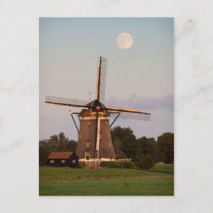 Windmill sous carte postale pleine lune