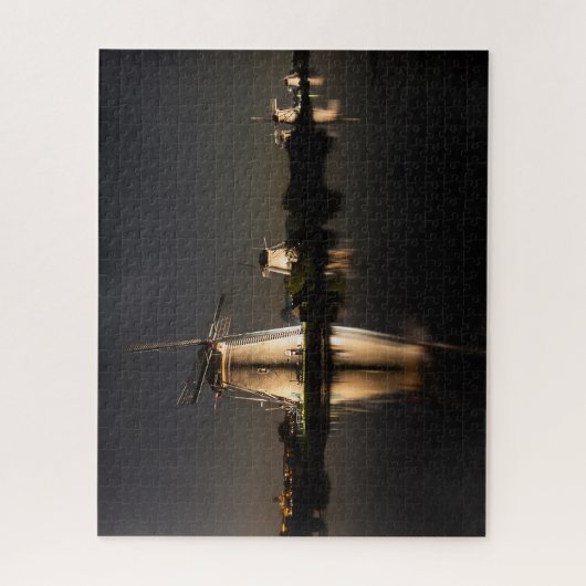 Windmills and water illuminated at night legpuzzel (Verticaal)