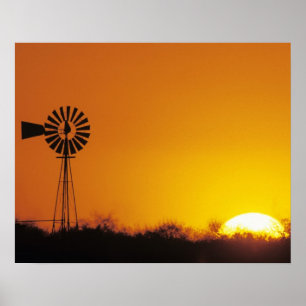 Windmolen bij zonsondergang, Sinton, Texas, VS Poster