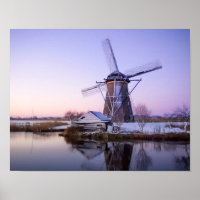 Windmolen bij zonsopgang in Holland in het winters