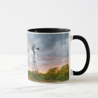 Windmolen en wolken bij zonsondergang