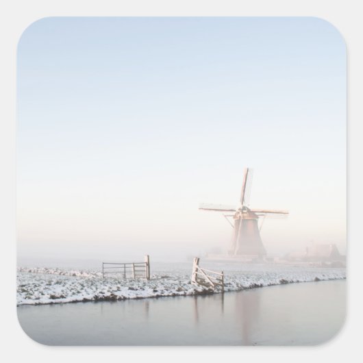 Windmolen in de sneeuw in de winter sticker (Voorkant)