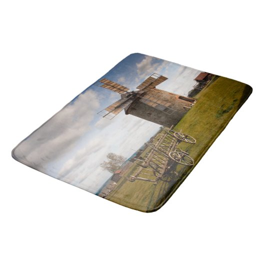 Windmolen in groen veld en witte wolken en blauwe  badmat (Gekanteld)