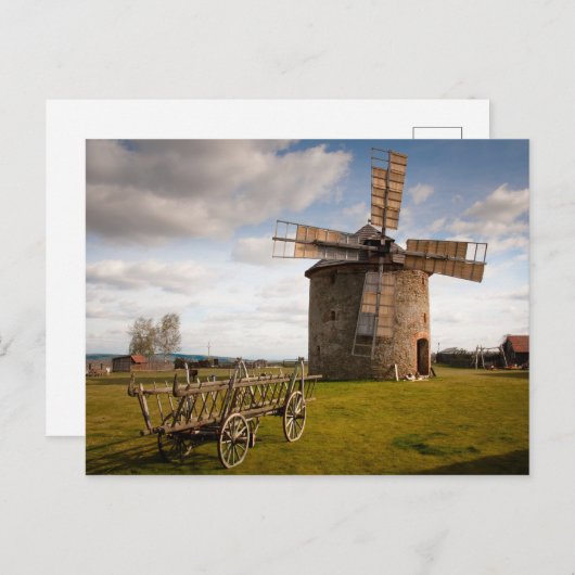 Windmolen in groen veld en witte wolken en blauwe  briefkaart (Voorkant / Achterkant)