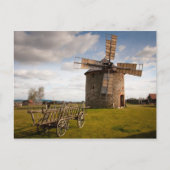 Windmolen in groen veld en witte wolken en blauwe  briefkaart (Voorkant)