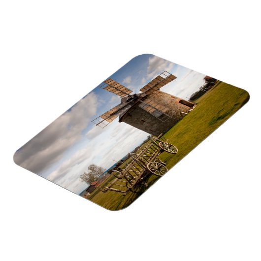 Windmolen in groen veld en witte wolken en blauwe  magneet (Linkerzijde)