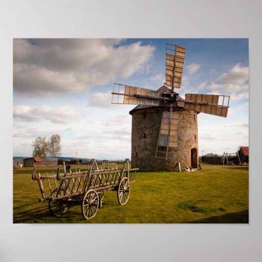 Windmolen in groen veld en witte wolken en blauwe  poster (Voorkant)