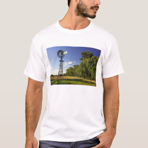 Windmolen nabij Hume Highway, Victoria, Australië T-shirt
