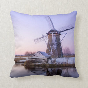 Windmolen tijdens zonsopgang in Holland gooien kus Kussen
