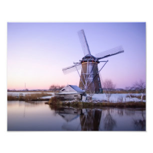 Windmolen tijdens zonsopgang in Nederland in winte Foto Afdruk