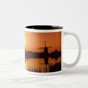 Windmolens bij zonsondergang, Kinderdijk, Nederlan Tweekleurige Koffiemok