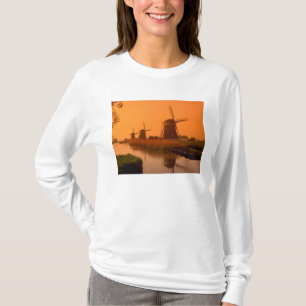 Windmolens bij zonsondergang, Leidschendam, Nederl T-shirt