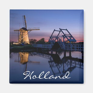 Windmolens en een ophaalbrug bij zonsondergang tek magneet