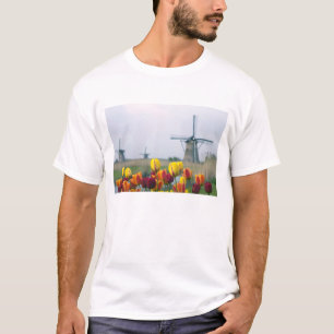 Windmolens en tulpen langs het kanaal in t-shirt