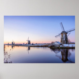 Windmolens tijdens een zonsopgang in het Holland p Poster
