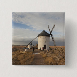 windmolens van de Antiek La Mancha, met bezoekers Vierkante Button 5,1 Cm
