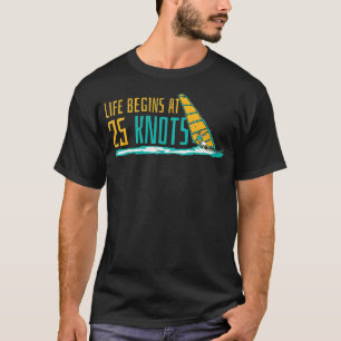 Windsurfen Het leven begint bij 25 knopen surfer g T-shirt