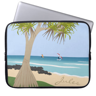 Wing Folie Surfers Pandanus Tree at Beach Naam toe Laptop Sleeve