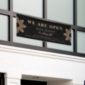 winkel met elegante zwarte lederwerker spandoek (Buitenkant Gebouw)