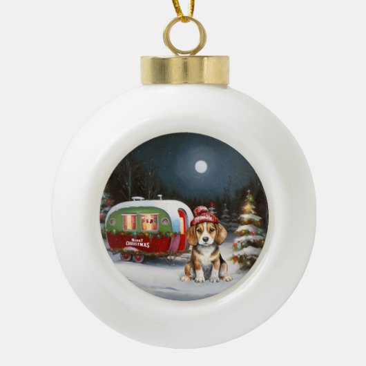 Winter Beagle Caravan Kerstavontuur Keramische Bal Ornament (Voorkant)