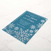 Winter bruiloft folie sneeuwvlokken op tealblue folie uitnodiging (Gedraaid)